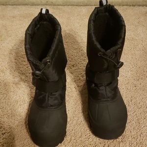 Thinsulate kids size 1 snow boots